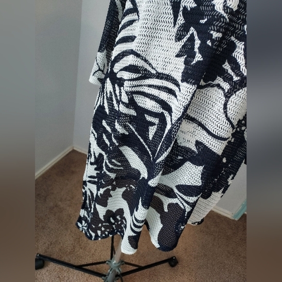 CHICO'S Travelers NWT  Slinky Stretch Mesh Top Size 2 US SM. Navy/wht 3/4 sleeve - Picture 6 of 11